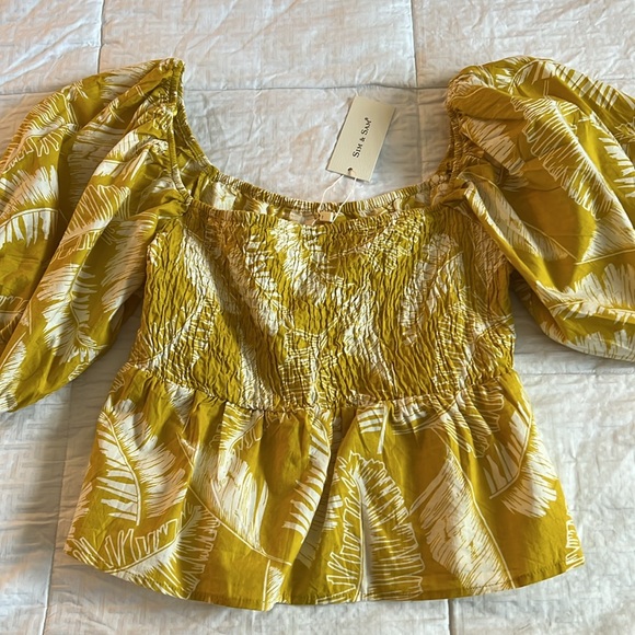 Sim & Sam Women’s Floral Top - Size Medium - NWT - Picture 4 of 5